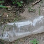 Ile rozkłada się butelka plastikowa? Sprawdź i znajdź jej ekologiczny zamiennik!
